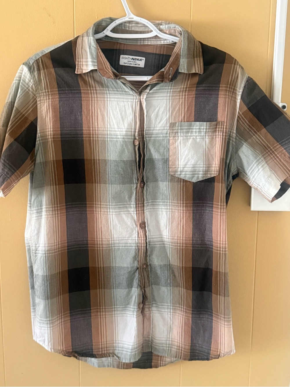SHEIN Men's Short-Sleeve Plaid Button-Down Shirt in Brown, Green, Black